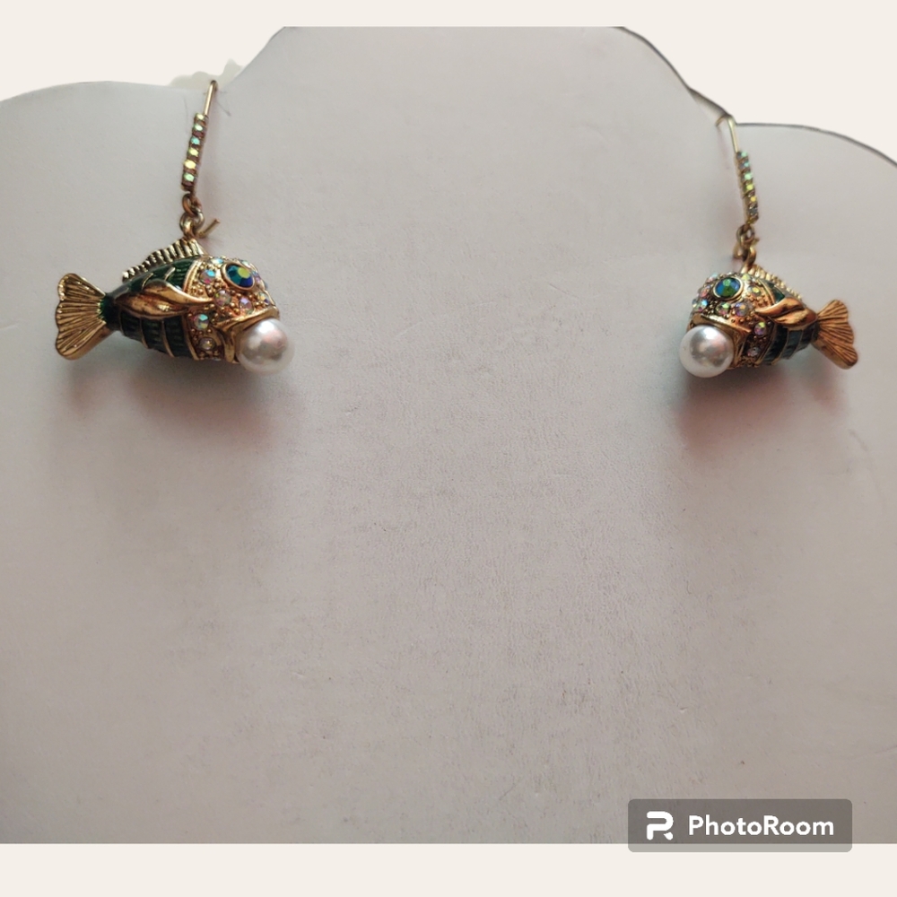 BEAUTIFUL BETSEY JOHNSON CLOISONNE ENAMEL GREEN KOI FISH DANGLE DROP EARRINGS